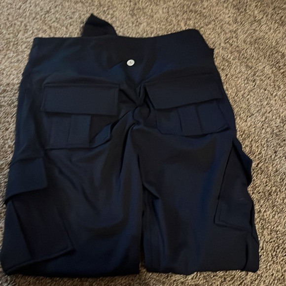High-Waisted midnight blue Halara Cargo Leggings - Picture 4 of 6